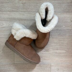 UGG KIDS Mini Chestnut Shearling Winter Boots Size 4